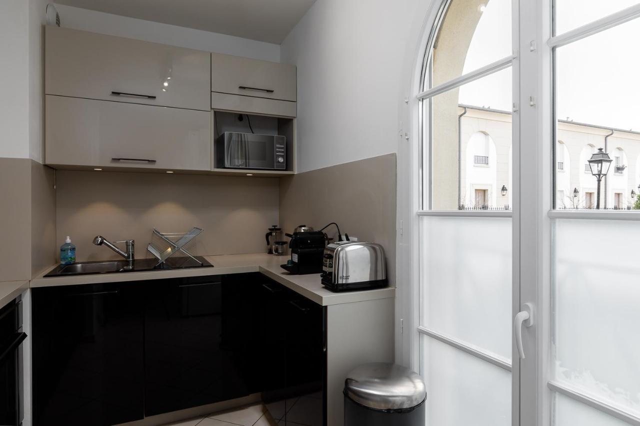 Apartment 2 Bedroomed Near Disneyland Paris With Garden Parking At Serris Esterno foto